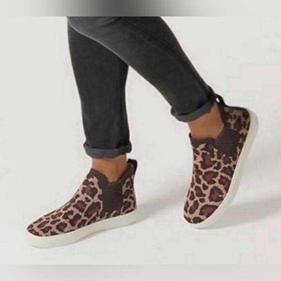 Rothy’s The Chelsea Wildcat Print Pull On Ankle Booties - Picture 2 of 16